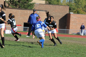 Juniors beat seniors in powderpuff