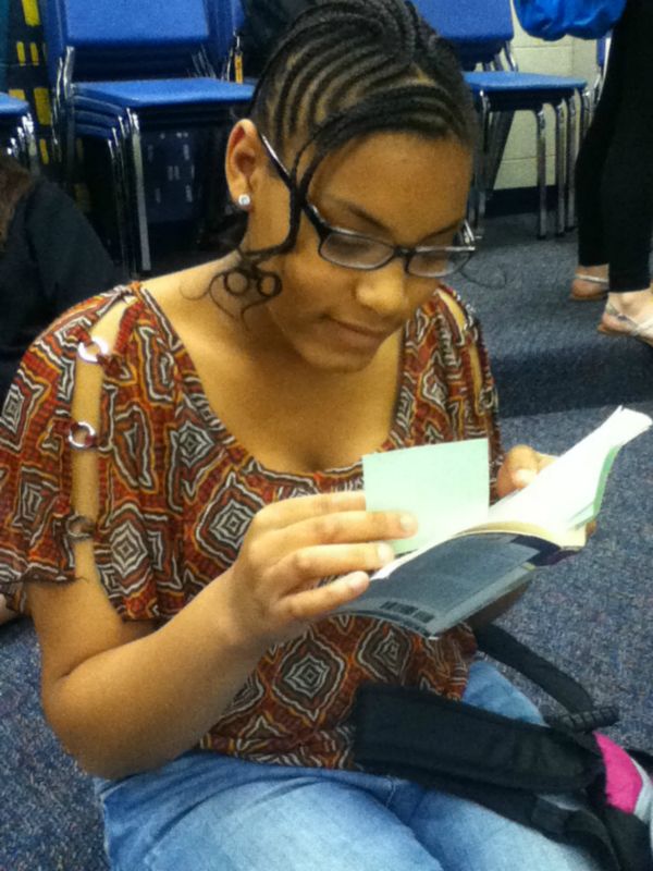 Junior Alana Smith plans out her summer reading schedule by sticky-noting sections of an assigned novel.