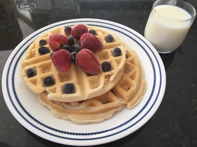 Waffles with fruit and a glass of milk is an example of a balanced breakfast meal. There are quick 
options for on the go, including: granola bars, smoothies, fruits, overnight oats and yogurts.