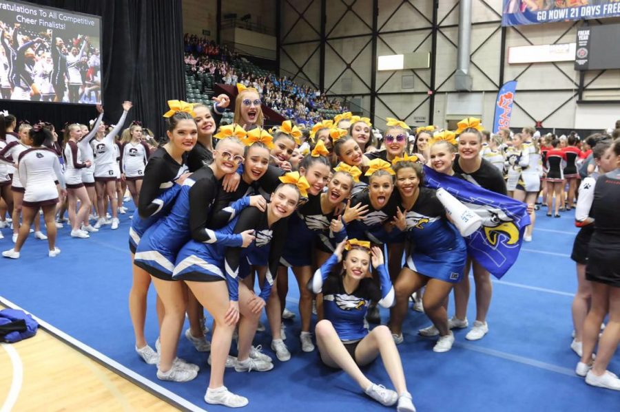 Ike varsity cheer at States