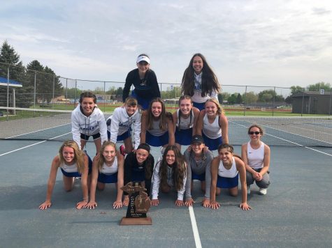 Womens varsity tennis advances to states