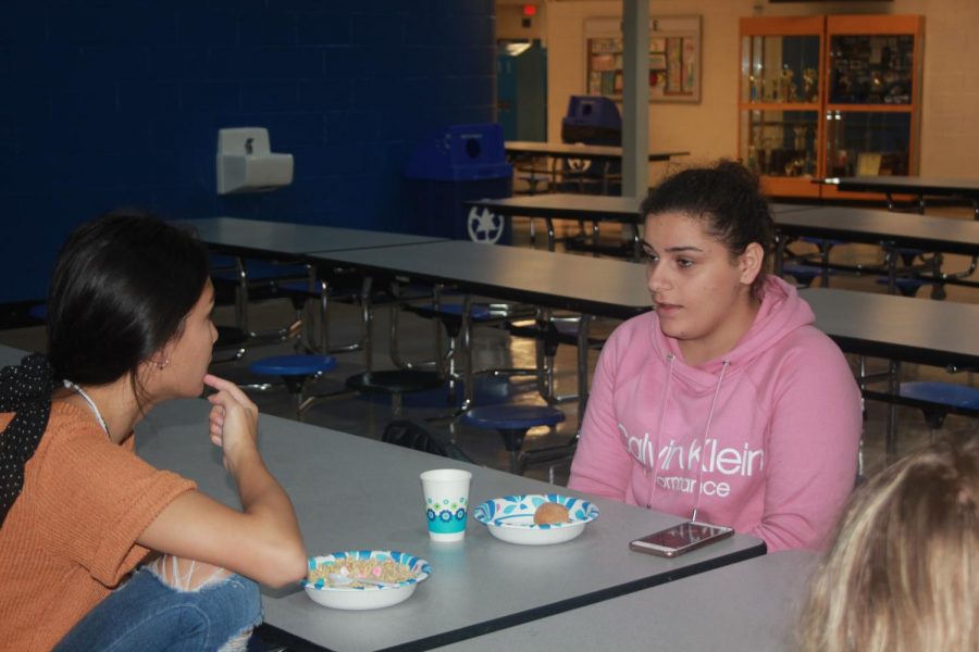 New students meet and talk to each other over breakfast.