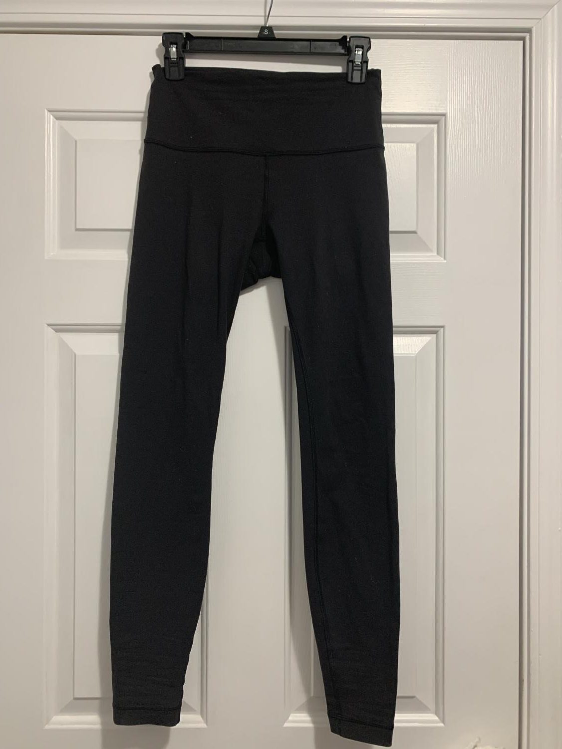 My first pair of aligns … why do they look so awful so fast?? : r/lululemon