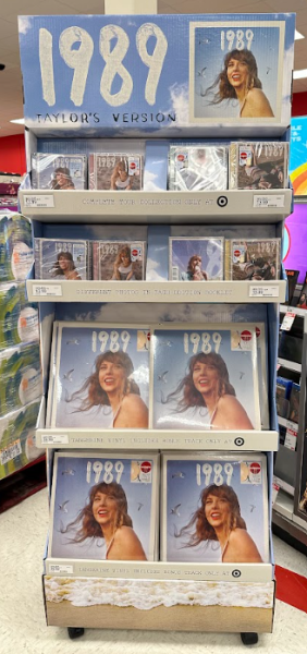 “1989 (Taylor’s Version)” is out of the woods. Vinyl and CDs of Taylor Swift’s newest album stock Target shelves. The album dropped Oct. 27 at 12 a.m.