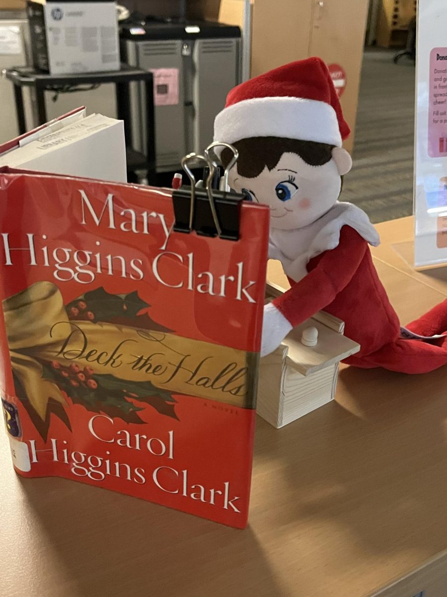Flying in from the North Pole. Ike the elf reads a Christmas story for his daily hiding spot. Ike returned for the first time in three years.