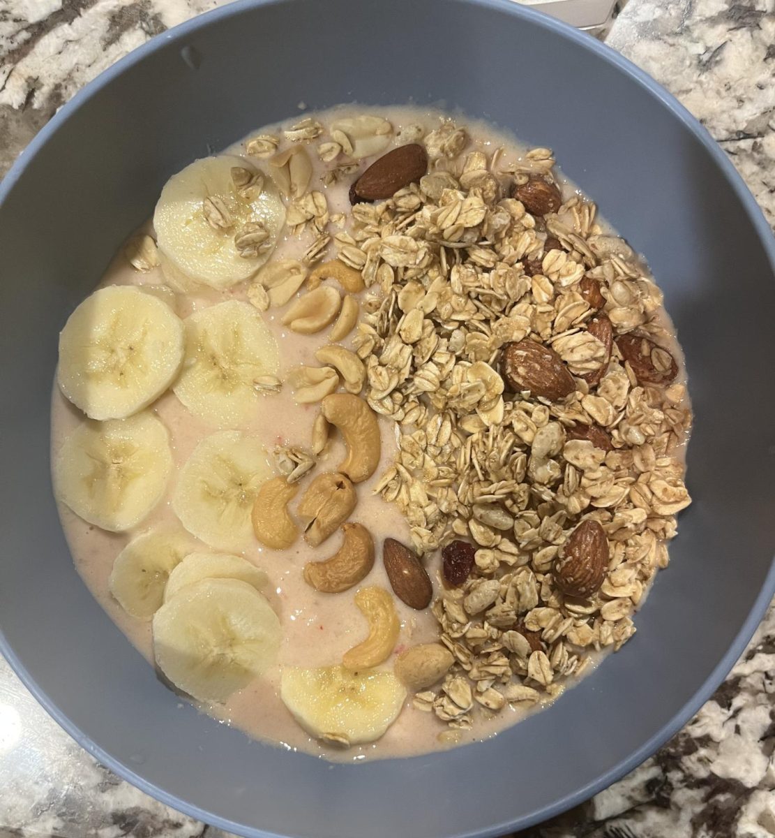 Easy+peasy.+This+five-ingredient+smoothie+bowl+is+a+healthy+and+convenient+after-school+snack.+Overall%2C+it+took+only+15+minutes+to+make+and+easy+clean-up.