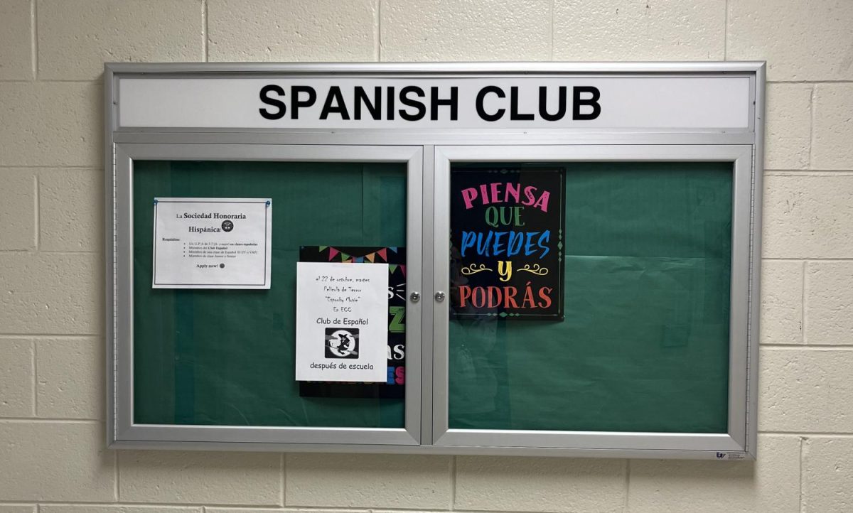 The Spanish Club comes back with a more interactive environment and fun activities. They created a display to represent what their club is all about. 